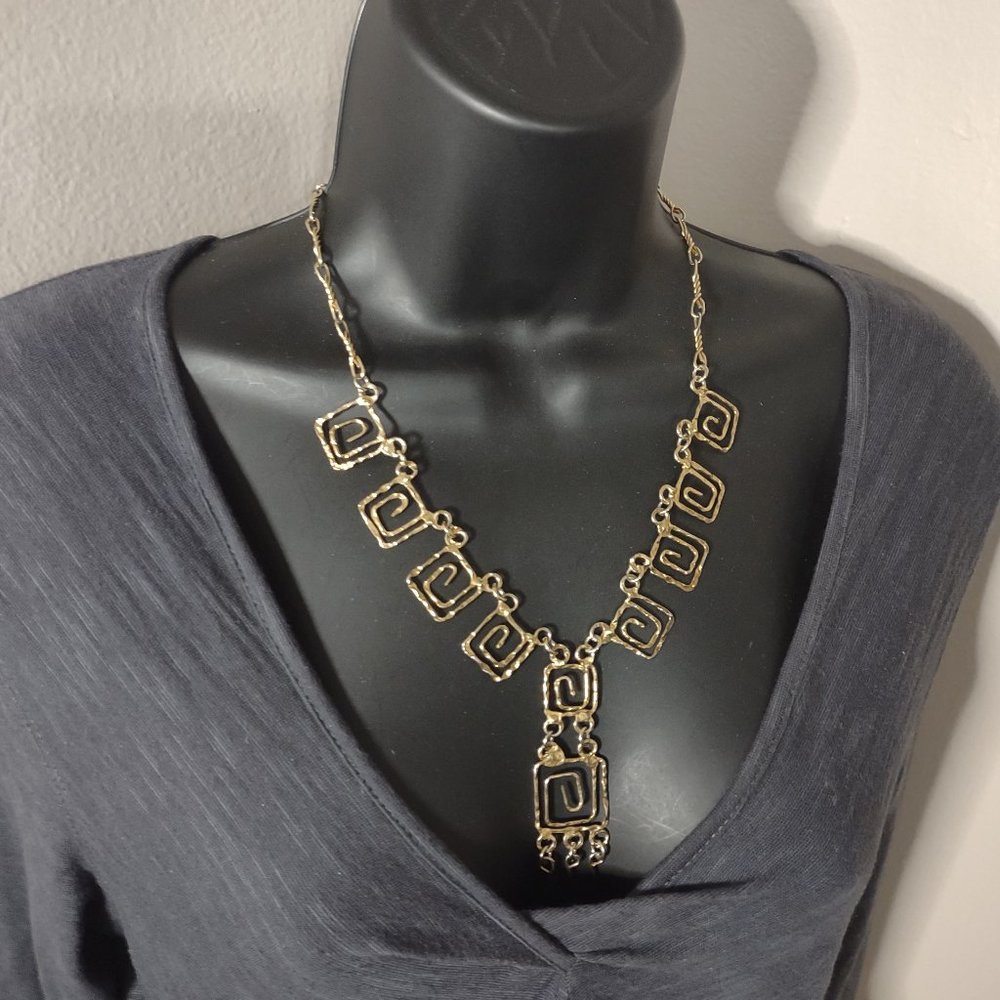 20 Inch Gold Tone Metal Spiral Design Necklace